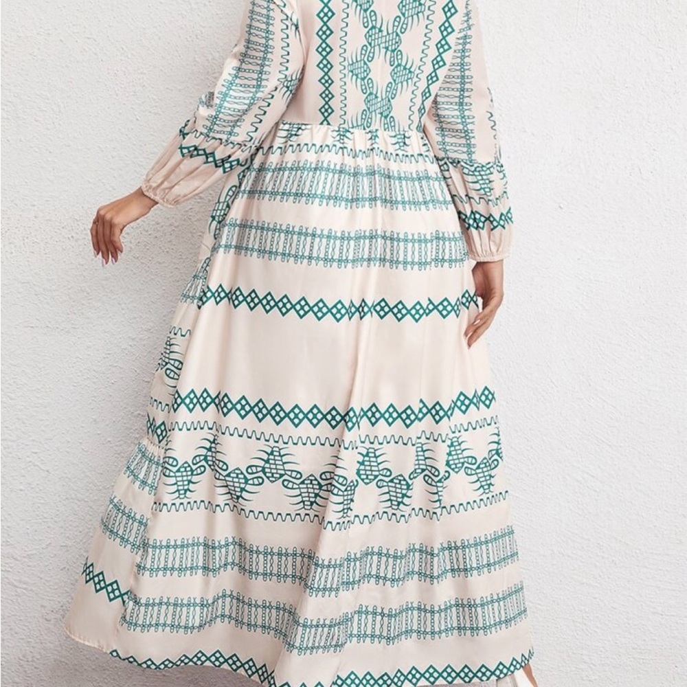 SHEIN White and Blue Geometric Long Sleeve Dress - Picture 2 of 5